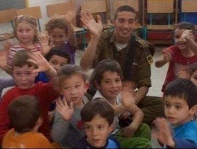 إضراب مدارس الطيبة في الداخل المحتل احتجاجا على استغلال الأطفال لتكريم جنود