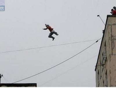 مواطن يلقي بنفسه من الدور الرابع والسبب هو ” أزمه البسطات ” بطولكرم