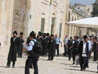 المستوطنون يجدّدون اقتحامهم للأقصى