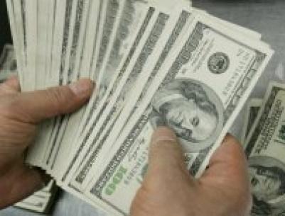 تسليم 5 الاف دولار لكل عائلة شهيد في غزة