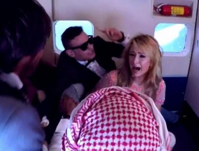 باريس هيلتون لأصدقائها: هل عرفتم لماذا يقتل العرب بعضهم؟