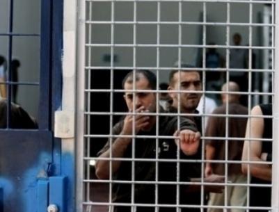 الاحتلال يمدد توقيف 12 مقدسيًا ويفرج عن 5 آخرين