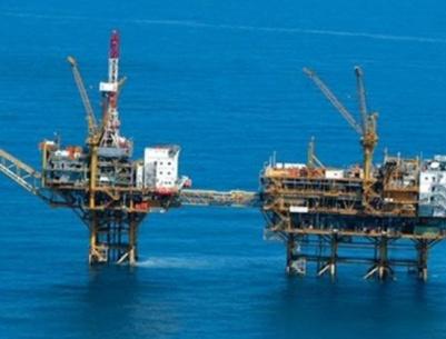 السفارة الأميركية تطلب من 