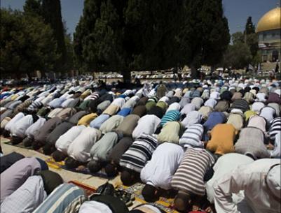 350 ألف مصلٍ يؤدون الجمعة بالأقصى
