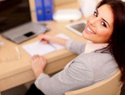 النساء يعملن برواتب عالية ورجالهن بالمنزل لرعاية الأطفال