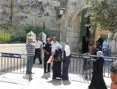 الاحتلال يعتقل 6 نساء أثناء خروجهن من الأقصى