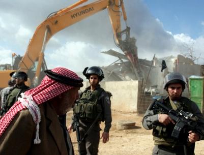 إخطار بهدم منزل في يطا