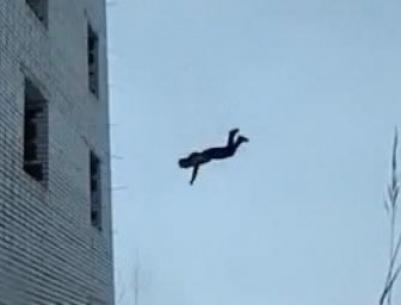 مصرع طفل سقط من الطابق الخامس في الخليل