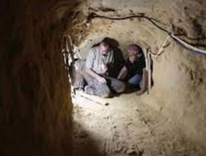 فقدان 7 عمال بانهيار نفق على حدود رفح