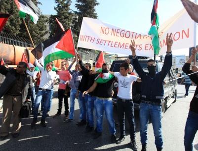 استطلاع: 68% اقتصادهم سيء و54% يعارضون انتفاضة ثالثة