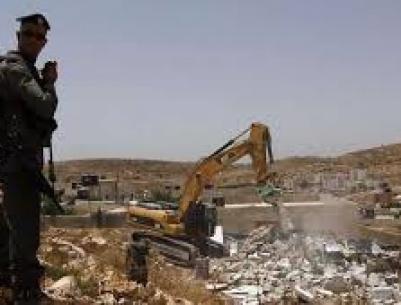 الاحتلال يعتقل طفلا وفتىً ويسلم إخطارات جنوب الخليل