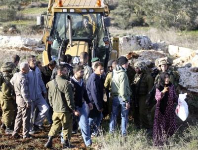 تظاهرة اليوم وقرار بتصعيد الاحتجاج بالداخل عقب هدم منزل