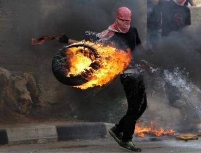 مواجهات في بيت امر بالخليل ليلاً