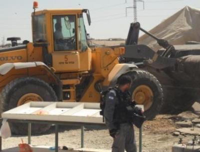 الاحتلال يهدم 'بركسا' ويعتقل مواطنا شرق بيت لحم