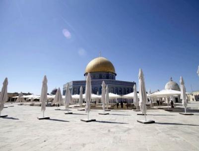 مبادرة نسائية لتنظيف ساحات المسجد الأقصى