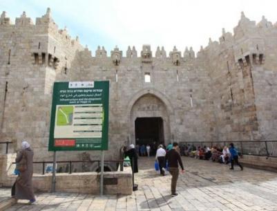 الاحتلال يضع المزيد من كاميرات المراقبة في باب العامود بالقدس