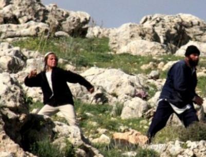 مستوطنون يمنعون موظفي 