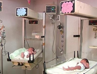 أسير يرزق بمولودين من نطف مهربة