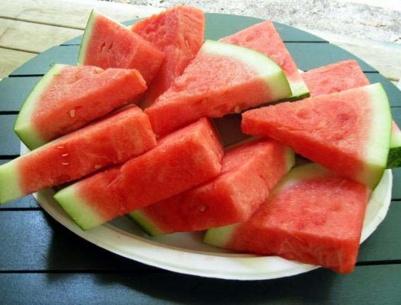 البطيخ الاسرائيلي يغزو الاسواق الفلسطينية