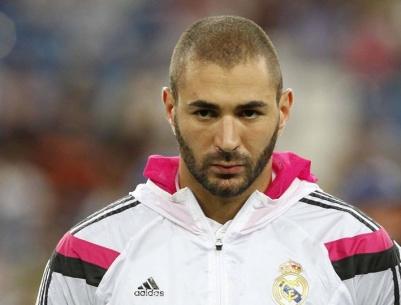 فينغر يتحدث مع بنزيمة لاقناعه بالانتقال لارسنال