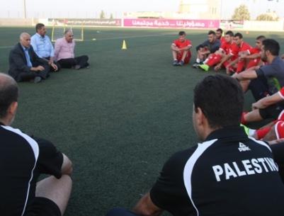 الرجوب يتابع تدريبات 