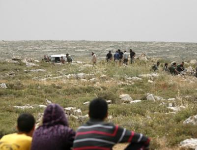 قوات الاحتلال تغلق الطريق في خلة النحلة جنوب بيت لحم