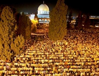 350 ألفاً يحيون ليلة القدر وختم القرآن برحاب المسجد الأقصى