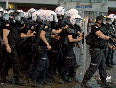 الشرطة التركية تعتقل المئات في حملة واسعة ضد 