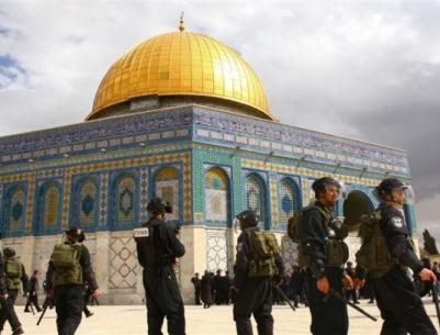 قوة عسكرية نسائية تقتحم الأقصى لقمع المرابطات