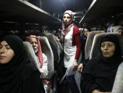 دفعة من أهالي الأسرى يزورون ابنائهم في سجن ايشل