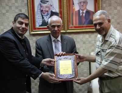 محافظ الخليل يستقبل وفد من الفنانين الفلسطينيين