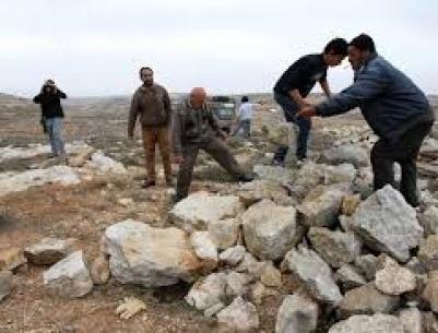 مستوطنون يعتدون بالضرب على شاب بنابلس