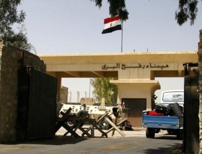 فلسطينيون عالقون يناشدون مصر فتح معبر رفح