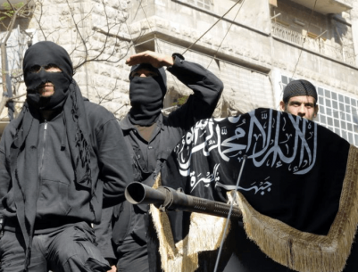 معارضون سوريون دربتهم أمريكا يسلمون أنفسهم لـ