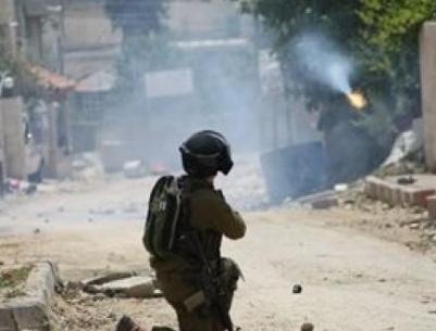 اصابات بالاختناق خلال مواجهات في مخيم العروب شمال الخليل