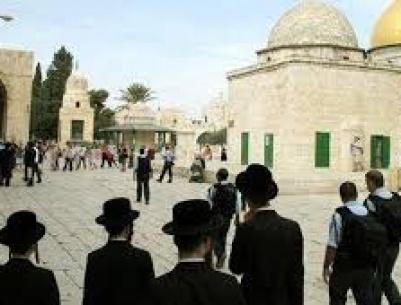 مستوطنون متطرفون يقتحمون المسجد الأقصى المبارك