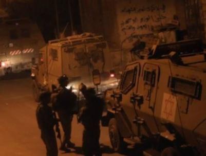 الاحتلال يعتقل اكثر من 30 مواطنا في مداهمات بالضفة والقدس