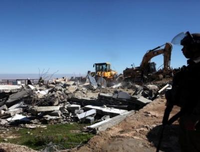 الإحتلال يهدم منزلاً في خربة يانون جنوب شرق نابلس