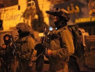 قوات الإحتلال تستولي على شاحنة ومركبة وأموال في جنين