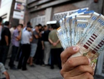 صرف رواتب موظفي غزة الخميس