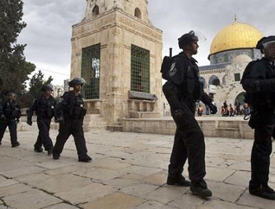 مستوطنون يجددون اقتحامهم المسجد الأقصى بحراسات مشددة