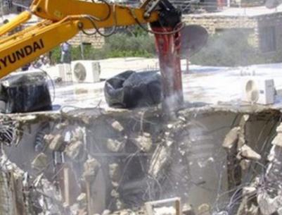 الاحتلال يشرع بهدم مساكن في مسافر يطا جنوب الخليل