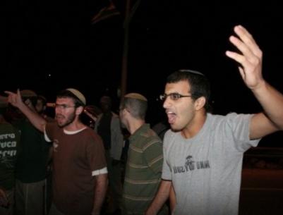 مستوطنون يقتحمون منطقة 