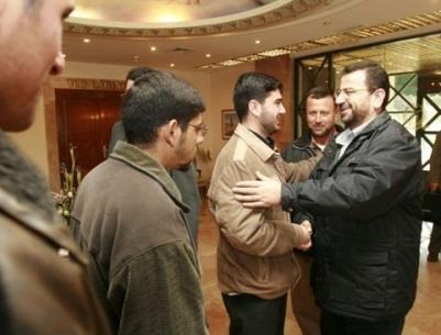 وفد حماس يصل طهران لبحث العلاقات الثنائية