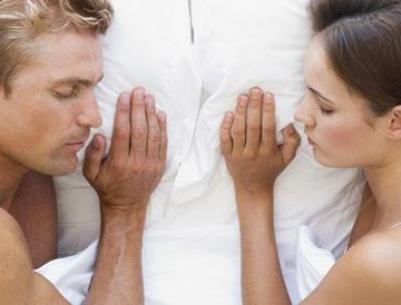 12 فرق في النوم ما بين المرأة والرجل