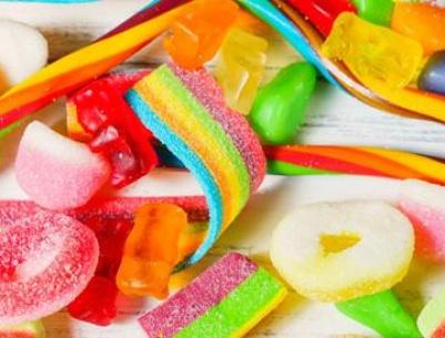 تناول كميات كبيرة من السكر قد يصيبك بالسرطان