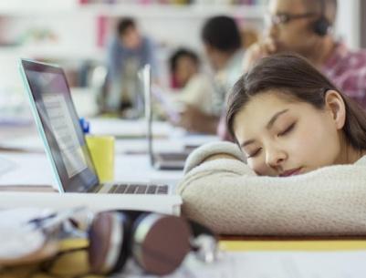 كم يزيد وزنك أسبوعيا عند الحرمان من النوم؟