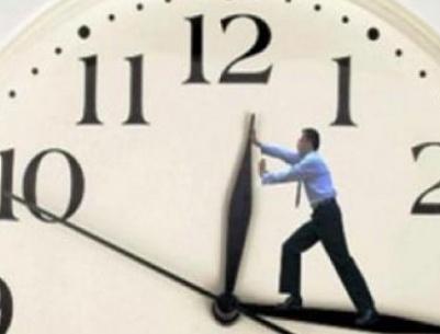 بدء العمل بالتوقيت الشتوي بفلسطين صباح السبت القادم