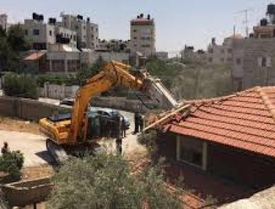الاحتلال يهدم أساسات منشآت سكنية في بيت حنينا بالقدس