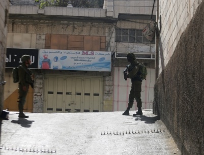 الاحتلال يغلق وسط الخليل تمهيدا لاقتحامات المستوطنين